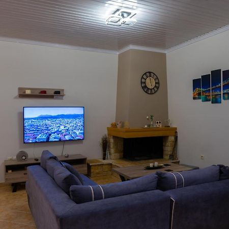 G.R Luxury Apartment Kalligoni Buitenkant foto