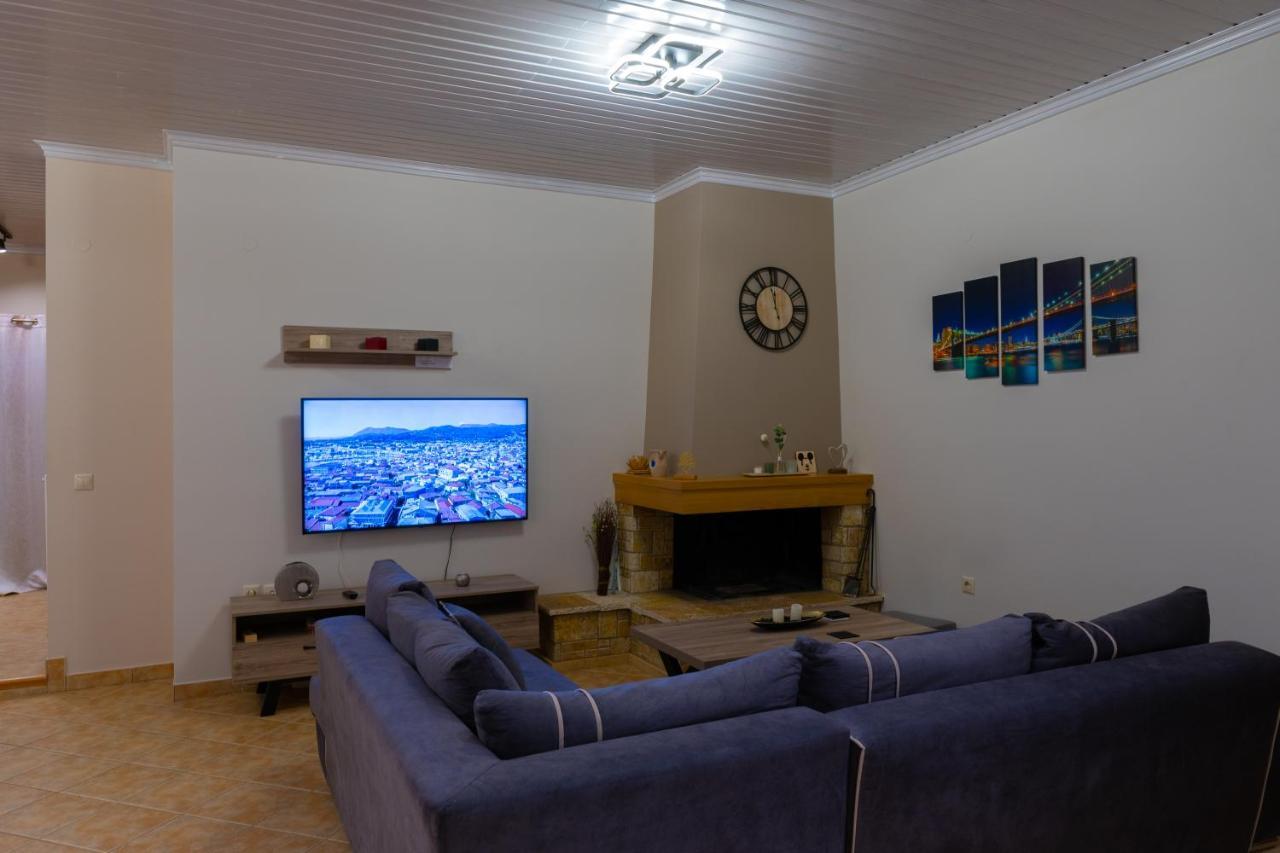 G.R Luxury Apartment Kalligoni Buitenkant foto